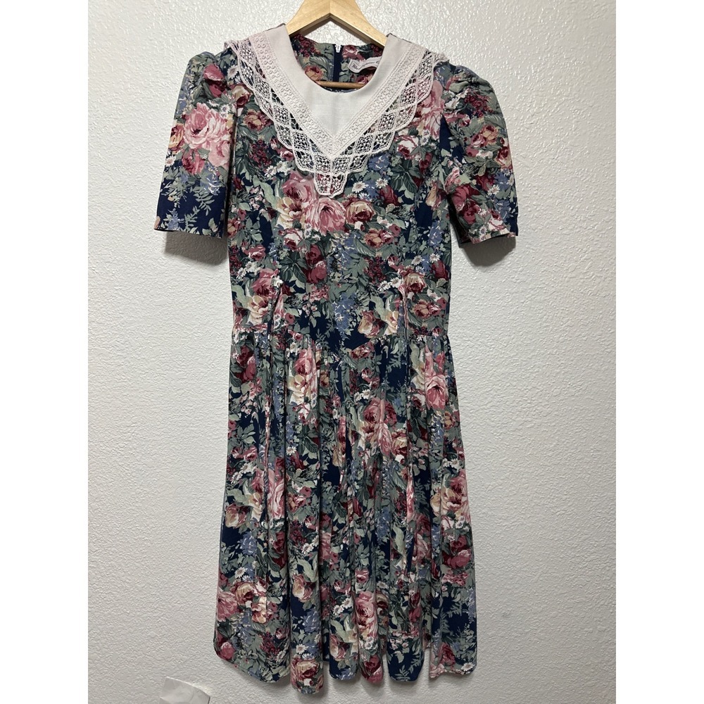 Vintage 80's Brandywine Creek Floral Dress White Lace Collar Sleeve Cottagecore